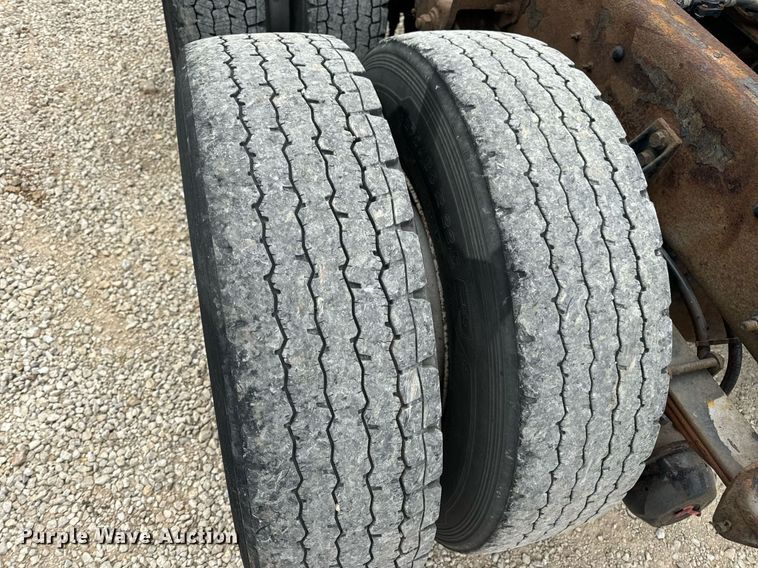 image for item EN5225 2010 International 4400 DuraStar truck cab and chassis