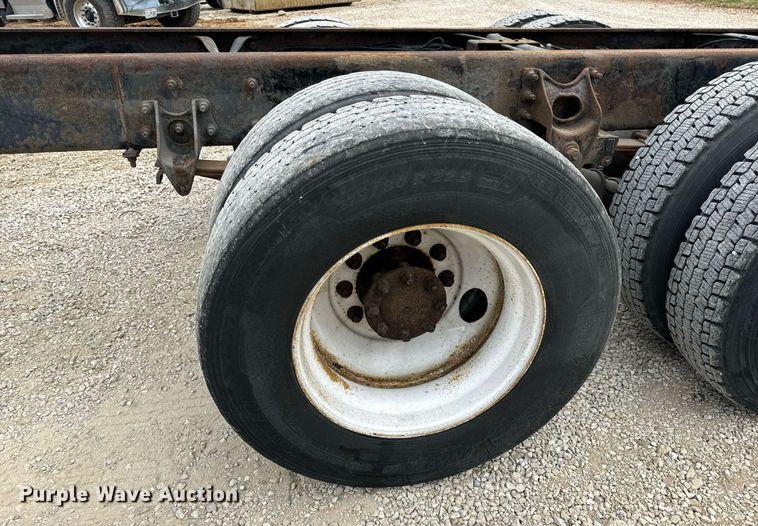 image for item EN5225 2010 International 4400 DuraStar truck cab and chassis