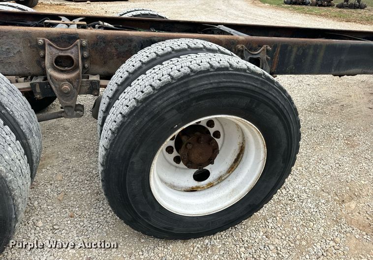 image for item EN5225 2010 International 4400 DuraStar truck cab and chassis