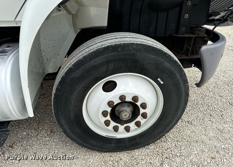 image for item EN5225 2010 International 4400 DuraStar truck cab and chassis