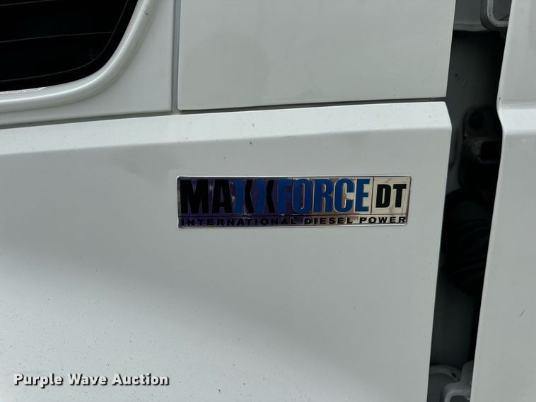 image for item EN5225 2010 International 4400 DuraStar truck cab and chassis