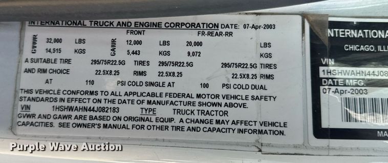 image for item EN5226 2004 International 8600 semi truck