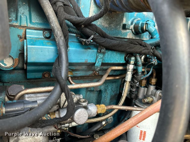 image for item EN5228 2004 International 4300 truck cab and chassis