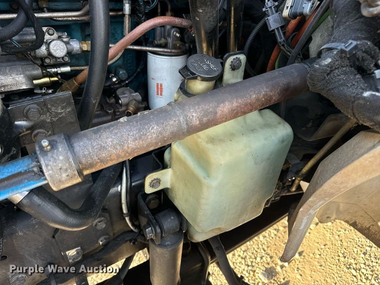 image for item EN5228 2004 International 4300 truck cab and chassis