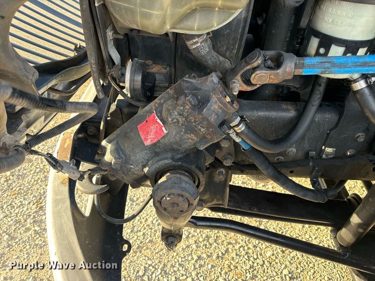 image for item EN5228 2004 International 4300 truck cab and chassis