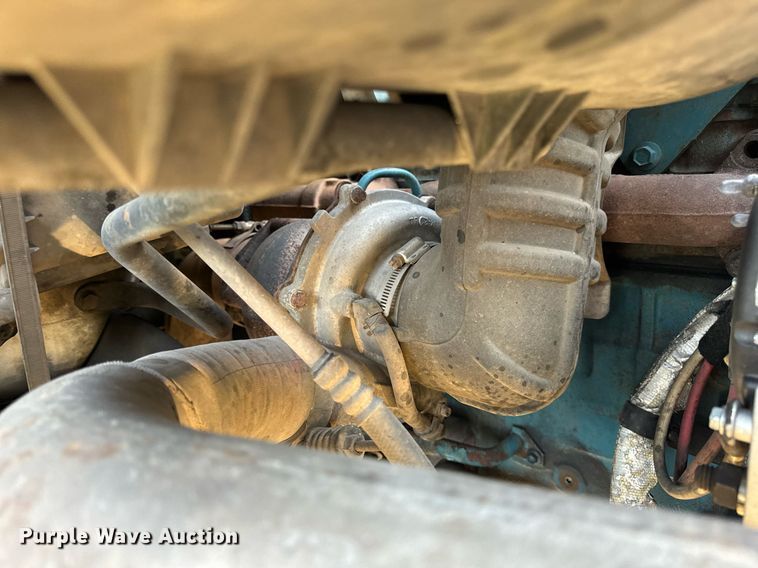 image for item EN5228 2004 International 4300 truck cab and chassis