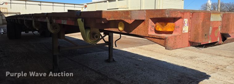 image for item EN8751 1995 Trailmobile flatbed trailer