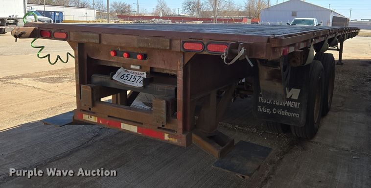 image for item EN8751 1995 Trailmobile flatbed trailer