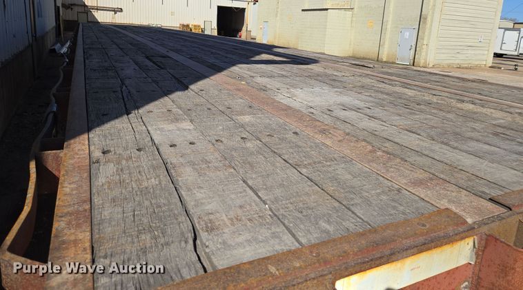 image for item EN8751 1995 Trailmobile flatbed trailer