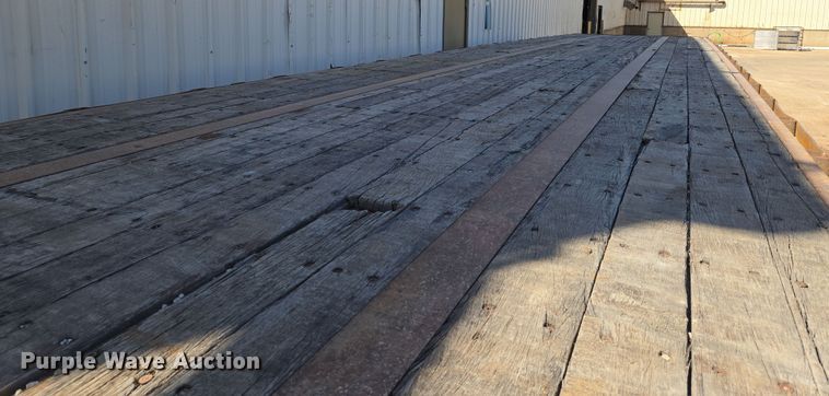 image for item EN8751 1995 Trailmobile flatbed trailer