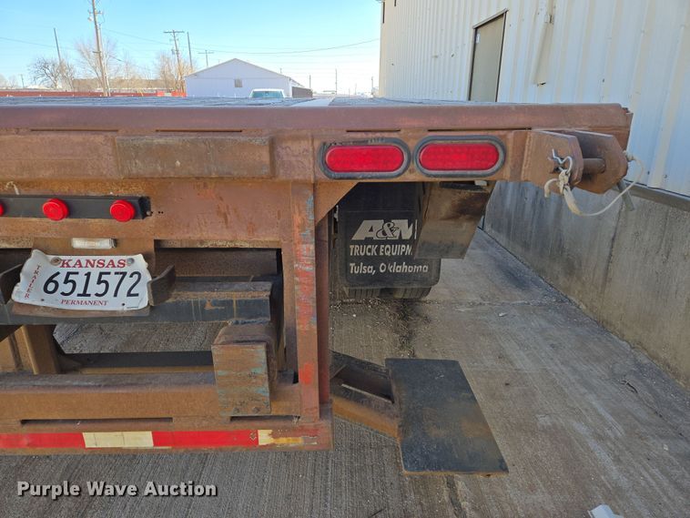image for item EN8751 1995 Trailmobile flatbed trailer
