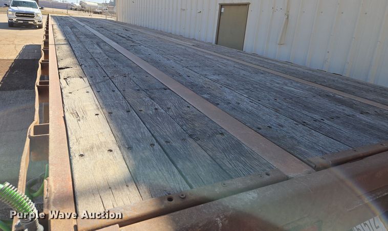 image for item EN8751 1995 Trailmobile flatbed trailer