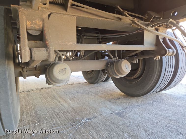 image for item EN8751 1995 Trailmobile flatbed trailer