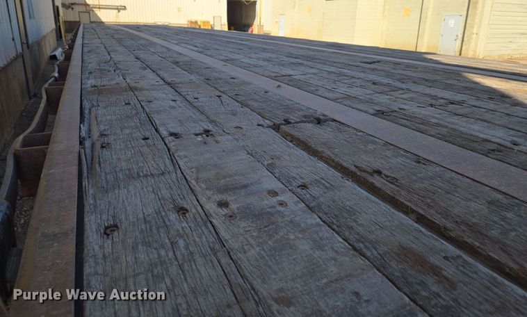 image for item EN8751 1995 Trailmobile flatbed trailer