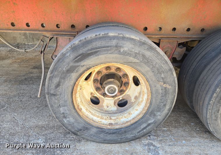 image for item EN8751 1995 Trailmobile flatbed trailer