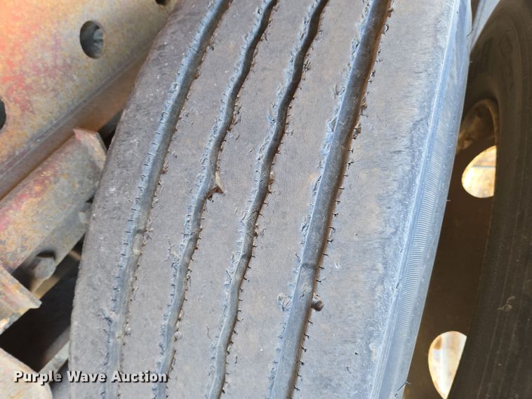 image for item EN8751 1995 Trailmobile flatbed trailer