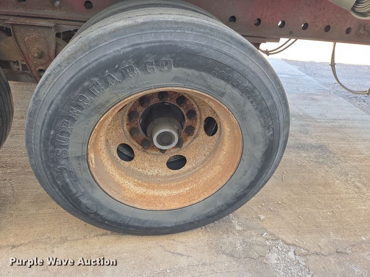 image for item EN8751 1995 Trailmobile flatbed trailer