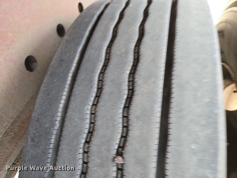 image for item EN8751 1995 Trailmobile flatbed trailer