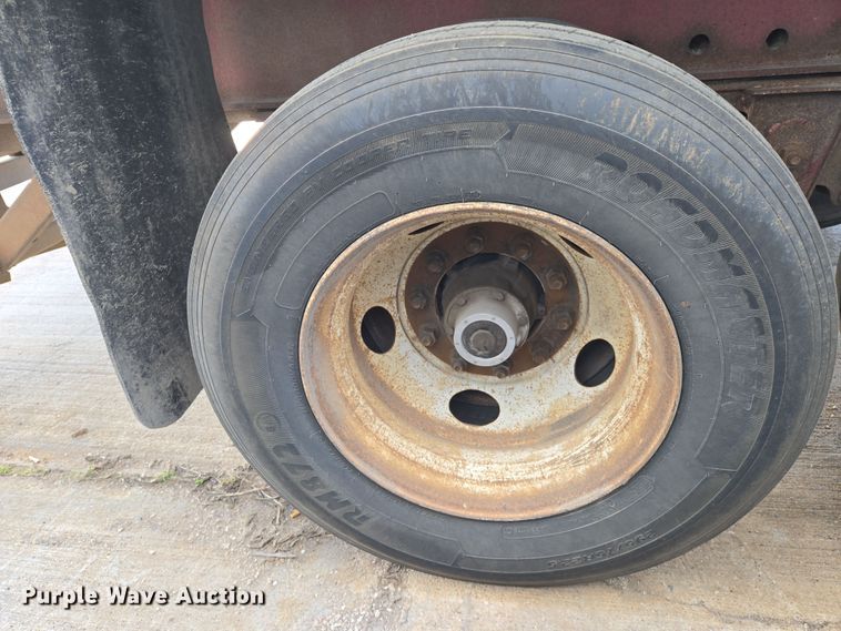 image for item EN8751 1995 Trailmobile flatbed trailer