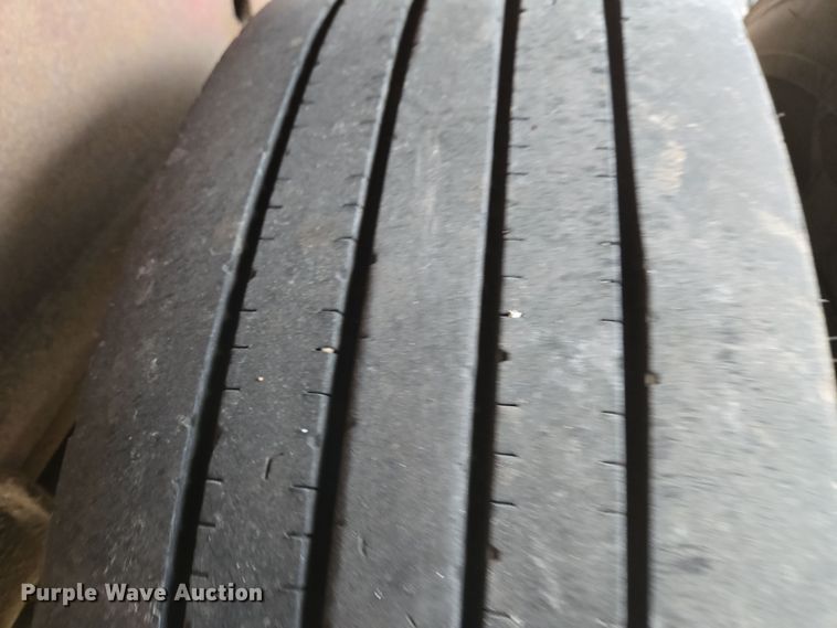 image for item EN8751 1995 Trailmobile flatbed trailer