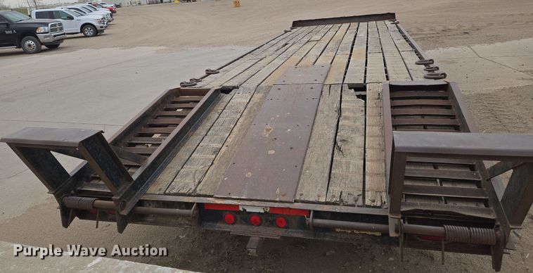 image for item EN8782 2001 Redi Haul equipment trailer