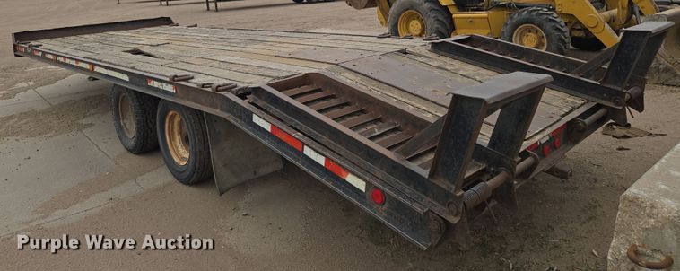 image for item EN8782 2001 Redi Haul equipment trailer