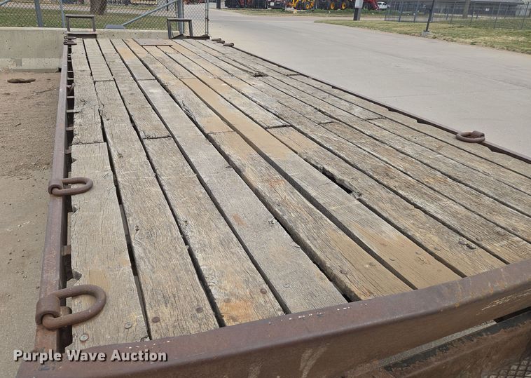 image for item EN8782 2001 Redi Haul equipment trailer