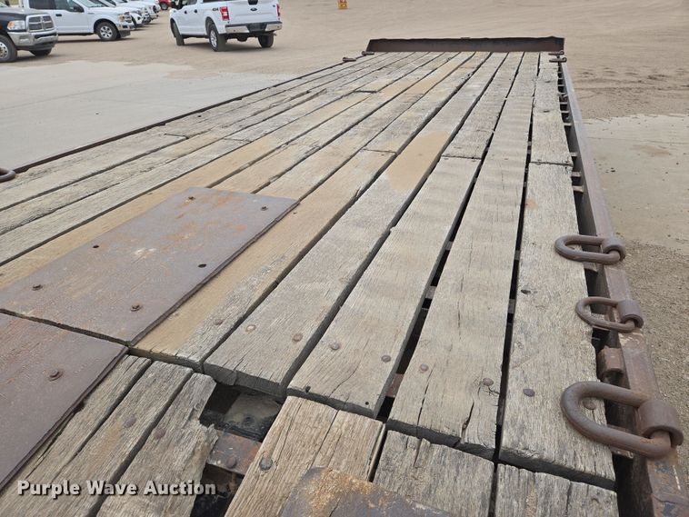 image for item EN8782 2001 Redi Haul equipment trailer