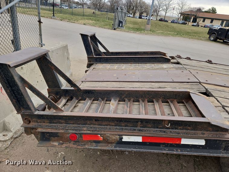 image for item EN8782 2001 Redi Haul equipment trailer