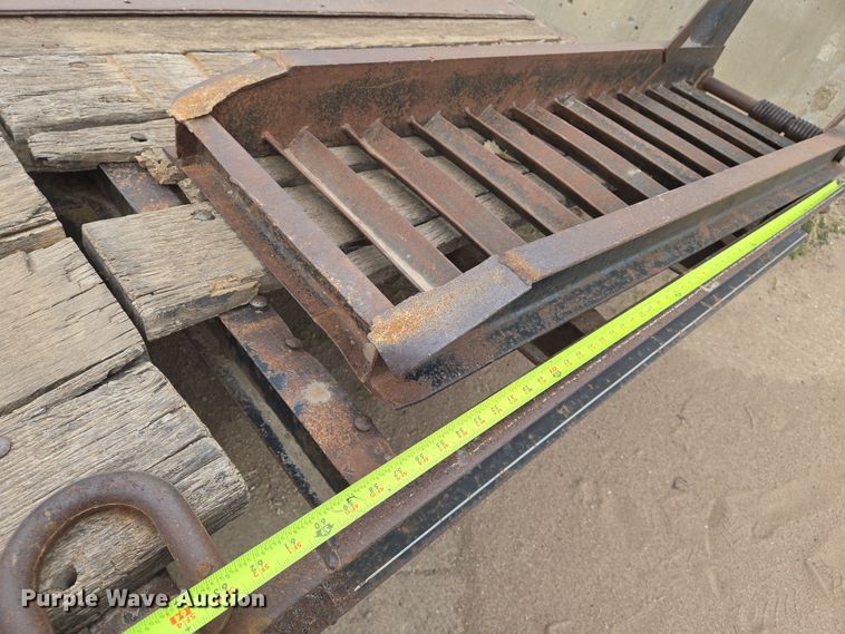 image for item EN8782 2001 Redi Haul equipment trailer