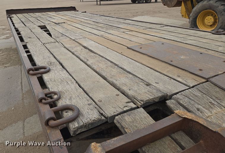 image for item EN8782 2001 Redi Haul equipment trailer