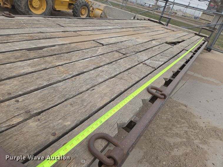 image for item EN8782 2001 Redi Haul equipment trailer