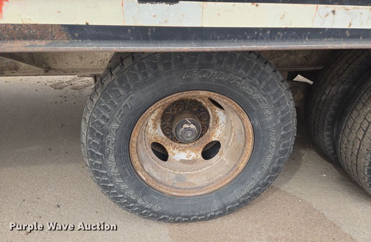 image for item EN8782 2001 Redi Haul equipment trailer