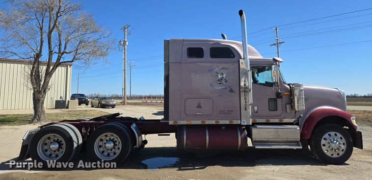 image for item EN8819 2000 International 9900i semi truck