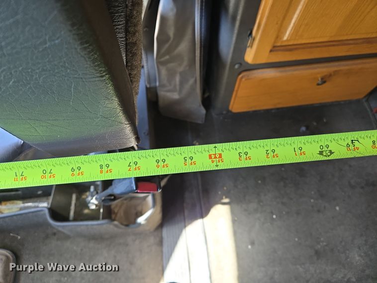 image for item EN8819 2000 International 9900i semi truck