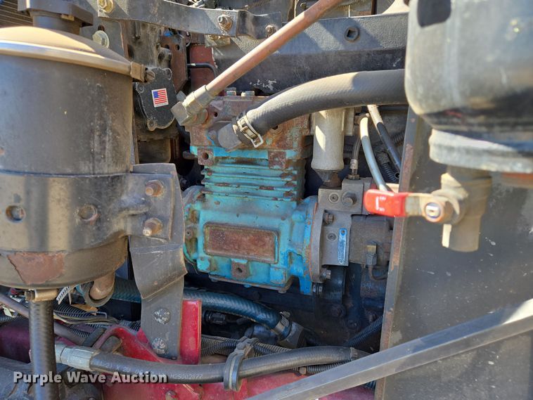 image for item EN8819 2000 International 9900i semi truck