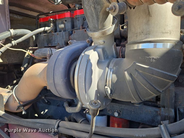 image for item EN8819 2000 International 9900i semi truck