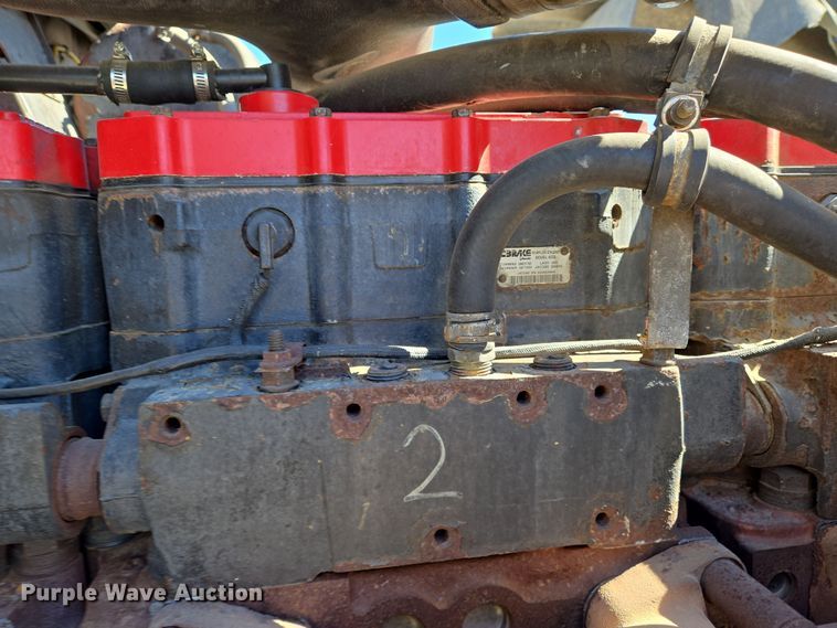 image for item EN8819 2000 International 9900i semi truck