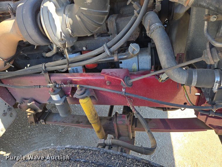 image for item EN8819 2000 International 9900i semi truck