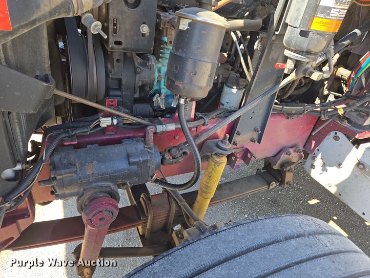 image for item EN8819 2000 International 9900i semi truck