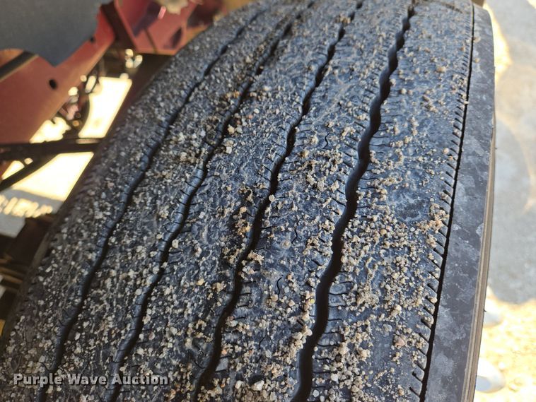 image for item EN8819 2000 International 9900i semi truck