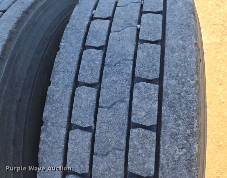 image for item EN8819 2000 International 9900i semi truck