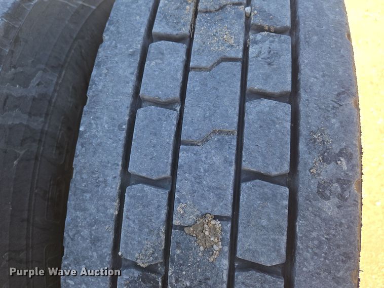 image for item EN8819 2000 International 9900i semi truck