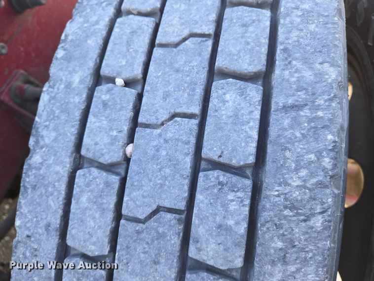 image for item EN8819 2000 International 9900i semi truck