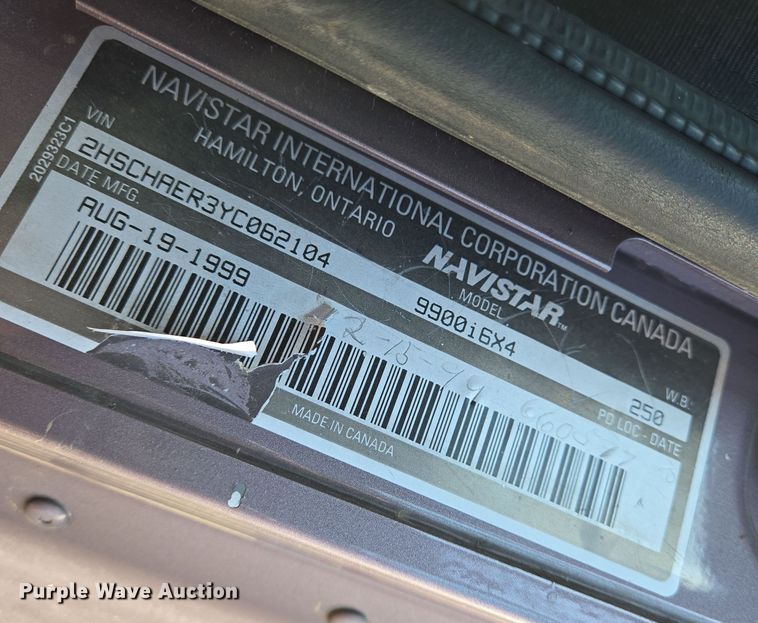 image for item EN8819 2000 International 9900i semi truck