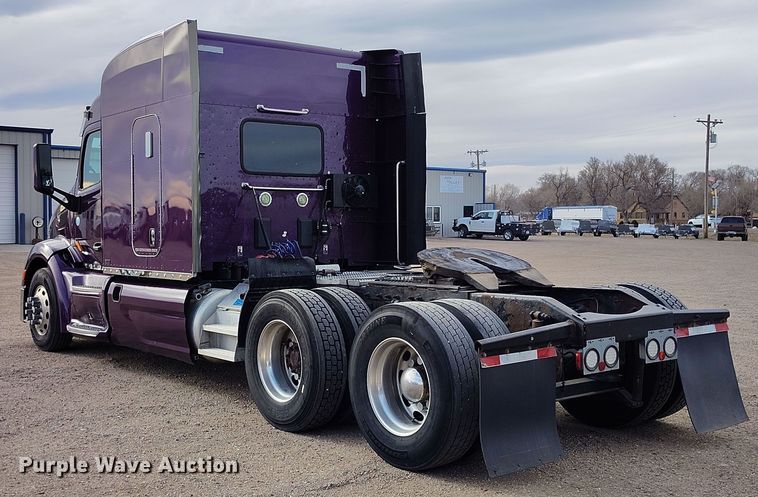 sa 2014 Peterbilt 579 semi truck in Syracuse, KS | Item EO9982