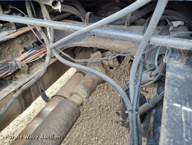 image for item EO9982 2014 Peterbilt 579 semi truck