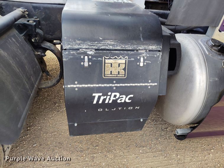 image for item EO9982 2014 Peterbilt 579 semi truck