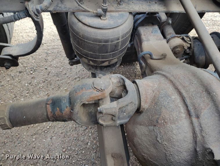 image for item EO9982 2014 Peterbilt 579 semi truck