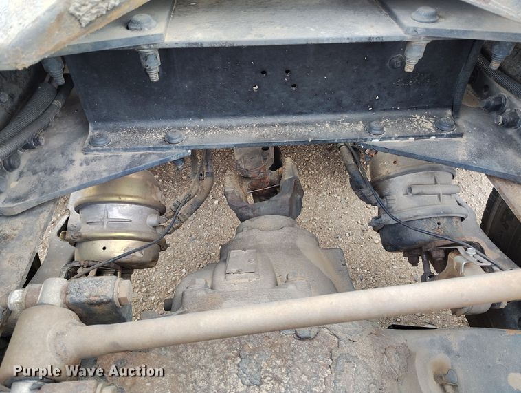 image for item EO9982 2014 Peterbilt 579 semi truck